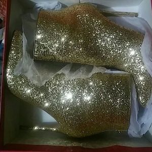 Booties/boot wit a heal